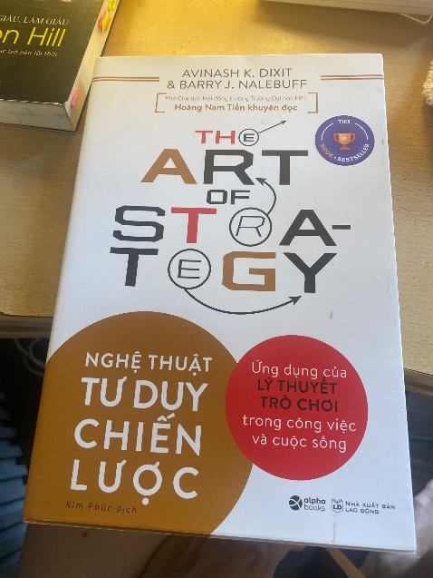 Sách được giao nhanh đóng gói cẩn thận và nguyên vẹn. Cá nhân mình cảm nhận thấy sách khá “khó nhai” vì lượng lý thuyết đồ sộ. Nhưng cũng đáng được cân nhắc mua.