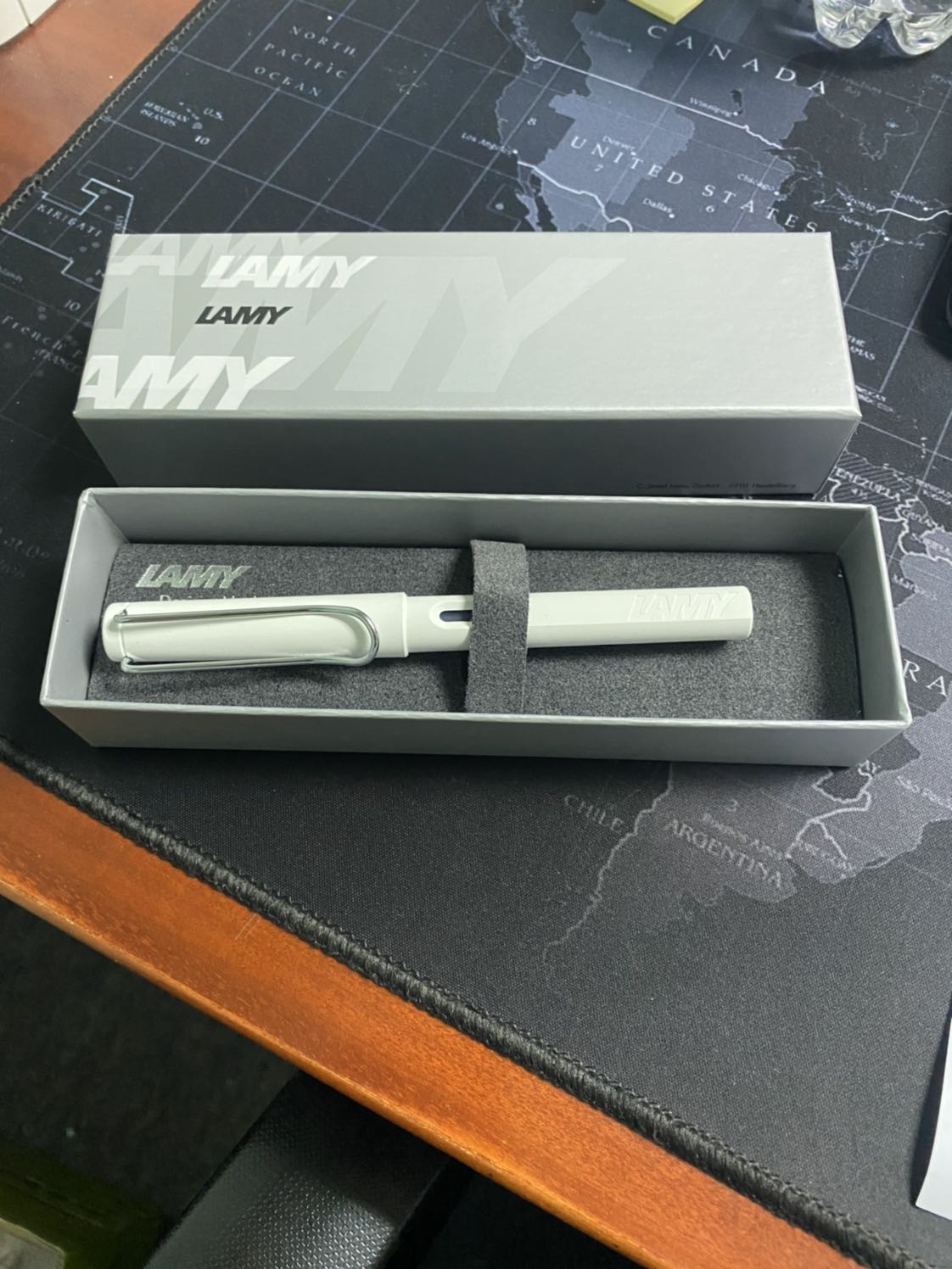 Đặt hàng 5/2. Hệ thống báo 17/2 giao hàng, thực tế thì 19/2 mình mới nhận được hàng. Giao hàng quá lâu và chậm