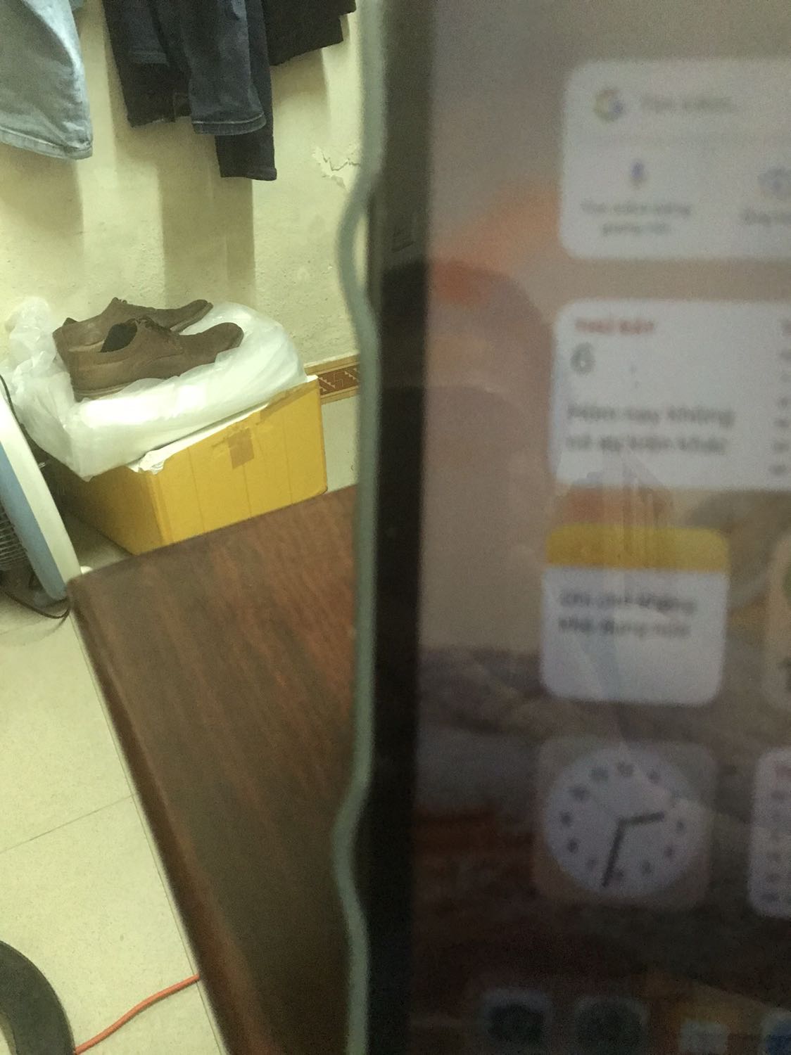 Sản phẩm ok, tốt, tiện hơn magic keyboard là có thể bảo vệ khi tháo màn hình ra khỏi, chỉ có nhược điểm là khi lấy ipad ra vào thì lâu ngày lớp cao su sẽ bị phồng như hình.