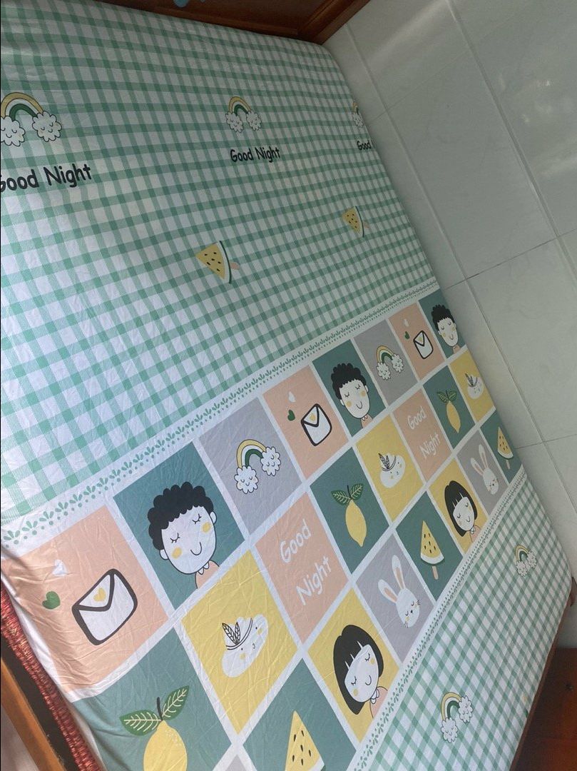 Mình sử dụng thấy ổn, ga giường phẳng phiu nằm thích hơn hẳn. Lúc gắn mình kéo căng quá cũng có thể bị bật kẹp ra, bắn vào tay bầm tím luôn nên kẹp vừa thôi