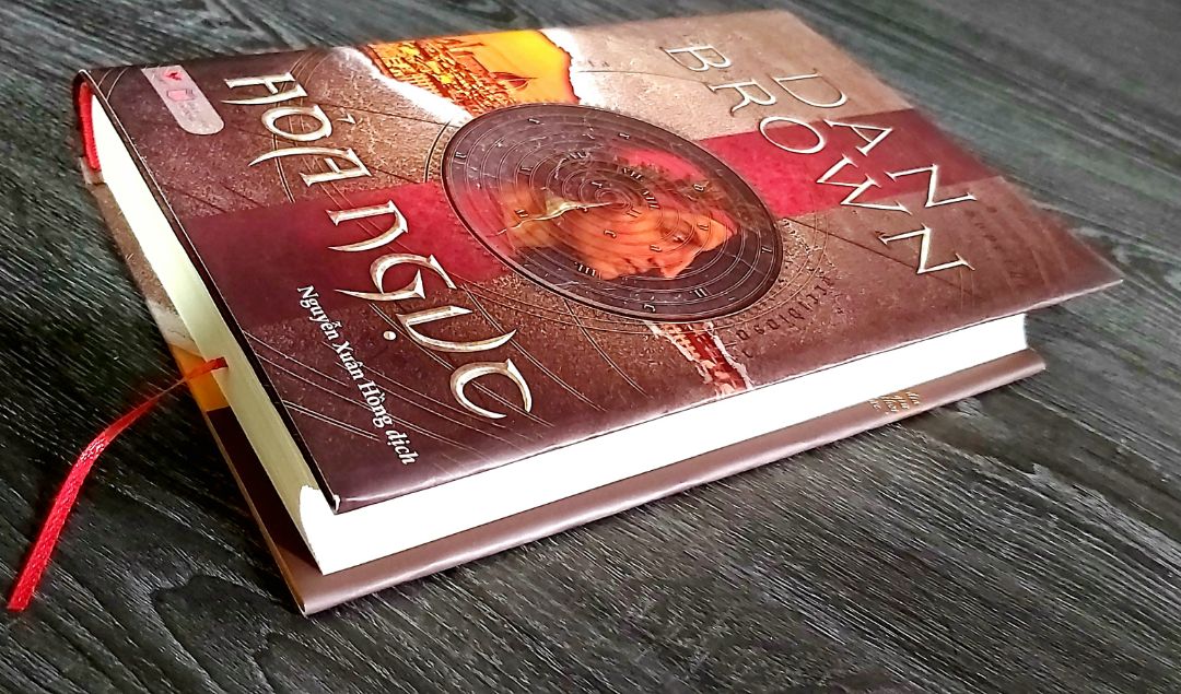 "Trong tác phẩm vô cùng hấp dẫn và kịch tính này, Dan Brown lại một lần nữa “tự phá kỷ lục của chính mình”. Hỏa ngục thực sự là một cuốn sách vô cùng thú vị, một tiểu thuyết làm say lòng độc giả bằng vẻ đẹp của nghệ thuật, lịch sử và văn học kinh điển Ý, đồng thời cũng đặt ra những câu hỏi nhức nhối về vai trò của khoa học trong tương lai của chúng ta."
Sách đẹp, dày dặn cầm chắc tay. Thiết kế bìa sách mang phong cách cổ điển. Mình áp mã khuyến mại và Tiki xu nên được giá yêu thương 57k 🥰.
Dịch vụ Tiki 5 ⭐⭐⭐⭐⭐