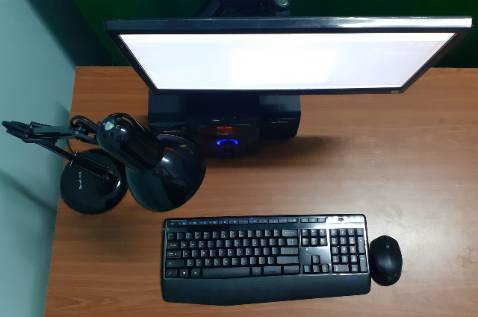 bàn phím mỏng đẹp, đầm tay, gõ rất sướng, nhiều phím chức năng hay, kết nối có chút chập chờn không rõ nguyên nhân nhưng 10 lần xài thì mới gặp 1 lần như vậy, phù hợp góc setup rẻ tiền như mình, chữ trên nút phím có cảm giác là dán lên dùng thời gian lâu không biết sẽ tróc hay không, về pin thì chờ thêm thời gian nữa *** mới biết, mức giá trên dưới 500k gồm chuojt và bàn phhism luôn thì mình nghĩ là đáng tiền