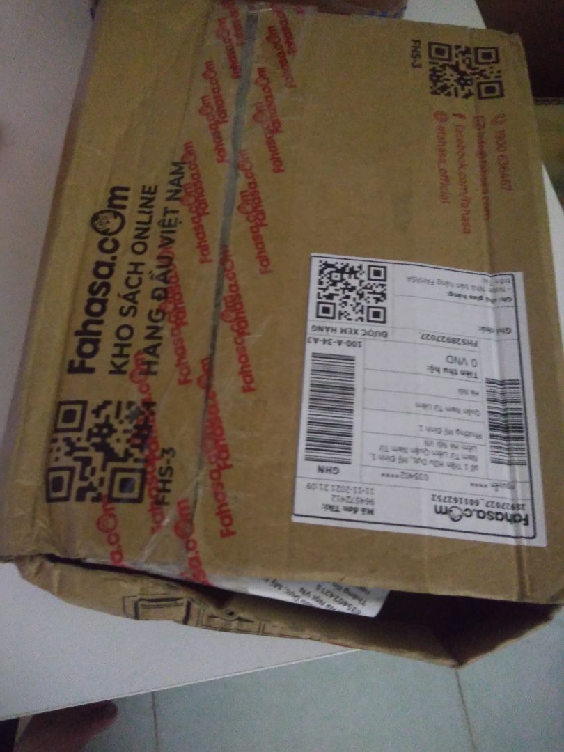 Lần đầu mua sách của một cửa hàng không phải tiki trading..
Trải nghiệm tệ quá.. đóng gói không khác kiểu lấy tấm bìa quấn quanh cuốn sách, lúc nhận hàng méo mó mua sách mùa còn tệ hơn cả mùa quần áo nữa.
Phát hiện ra là giá sách bán trên tiki đắt hơn giá trên bìa sách. 
Chắc lần đầu hẹn không quay trở lại