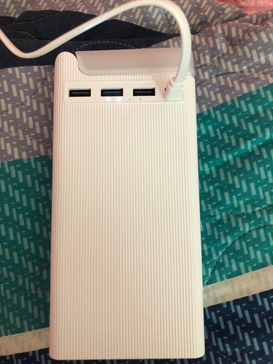 Sao giao ki giống là mầu trắng và khác kiểu. Có gì liên lạc người nhận( đã ghi số đt trên giao hàng) hỏi cần đổi đúng cho người ta!