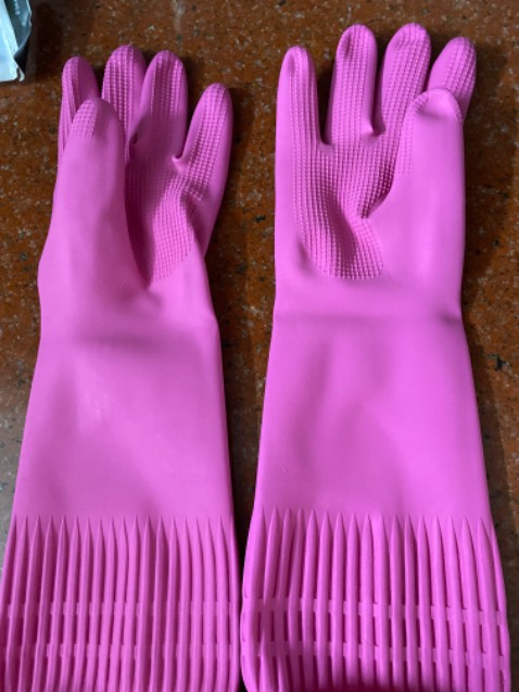 Giao đúng mẫu mã, găng tay trông dày.