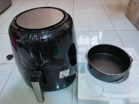 Nồi chiên siêu to khổng lồ. Tiki giao hàng nhanh. Quạt kêu hơi to. Phải chờ time sử dụng mới đánh giá được chất lượng. Hy vọng nồi bền. Nếu nhà chỉ có 4-5 thành viên thì nên mua nồi loại 5 tới 5.5L là ok. Nồi này to lắm. Mọi người nên cân nhắc về kích cỡ của nồi.