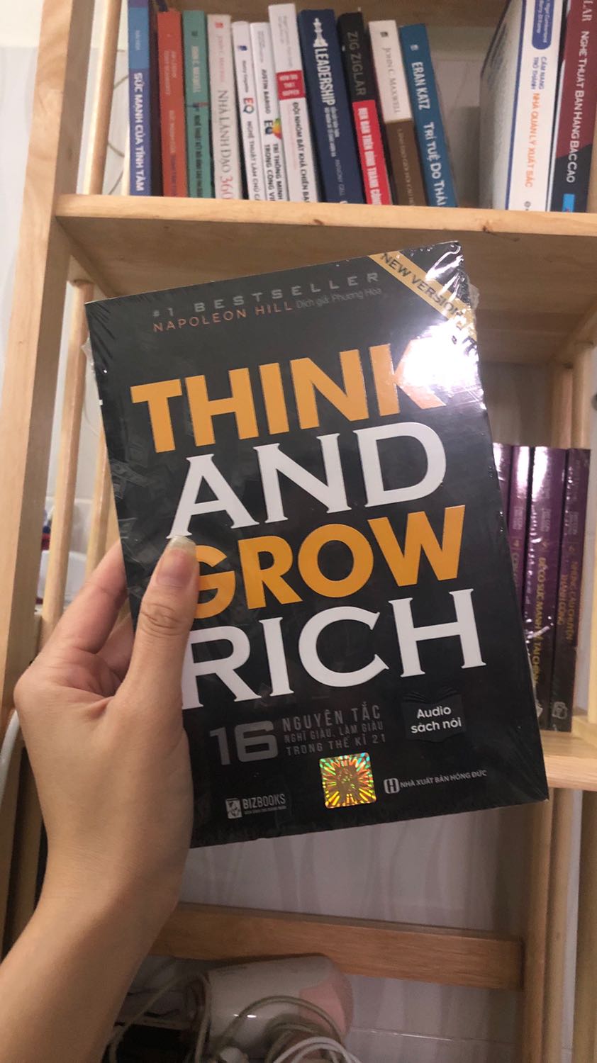 Nội dung hay
Nhà sách uy tín giấy sách chất lượng cao
Giá rẻ 
Giao hàng nhanh chóng 
Shiper biết mình ngủ đến chiều nên toàn giao g này thôi cưng xỉu( chứ sáng giao gọi cháy máy mình ngủ quên thì lỡ chuyến hihi)