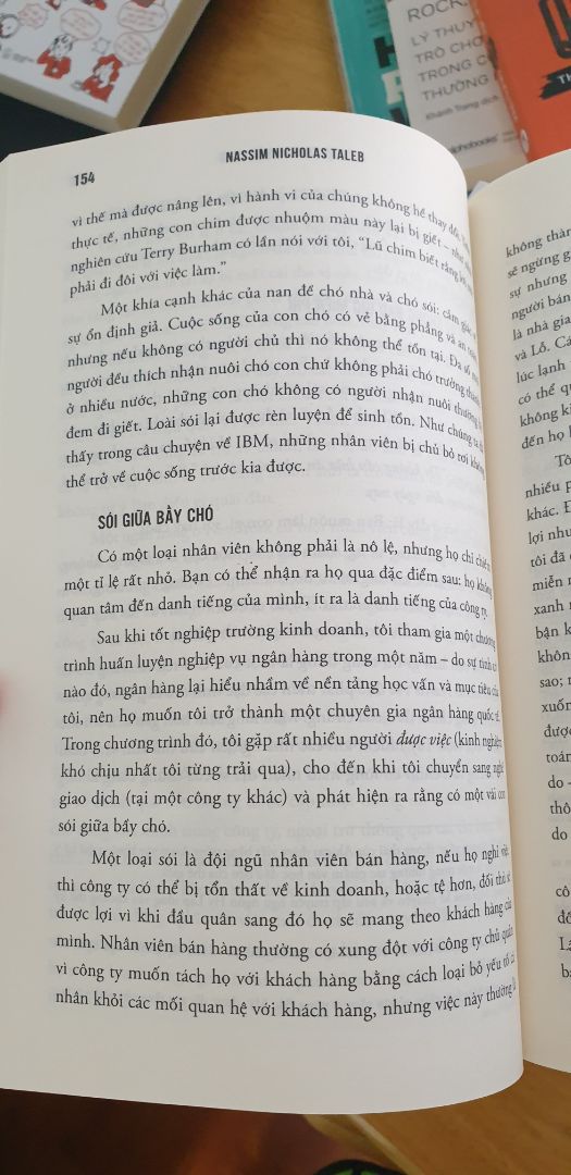 Một tác phẩm nữa đầy thú vị của Nassim Taleb, "ông hoàng của sự ngẫu nhiên". Thêm 1 cách nhìn nhận mới về thế giới này, sự tồn tại, vận hành và phát triển của nó, cũng như các yếu tố bất định đang ngày đêm chi phối đầy âm thầm nhưng cực kì quyết liệt. Nên đọc cùng "Trò đùa của Sự ngẫu nhiên" và "Thiên nga đen".