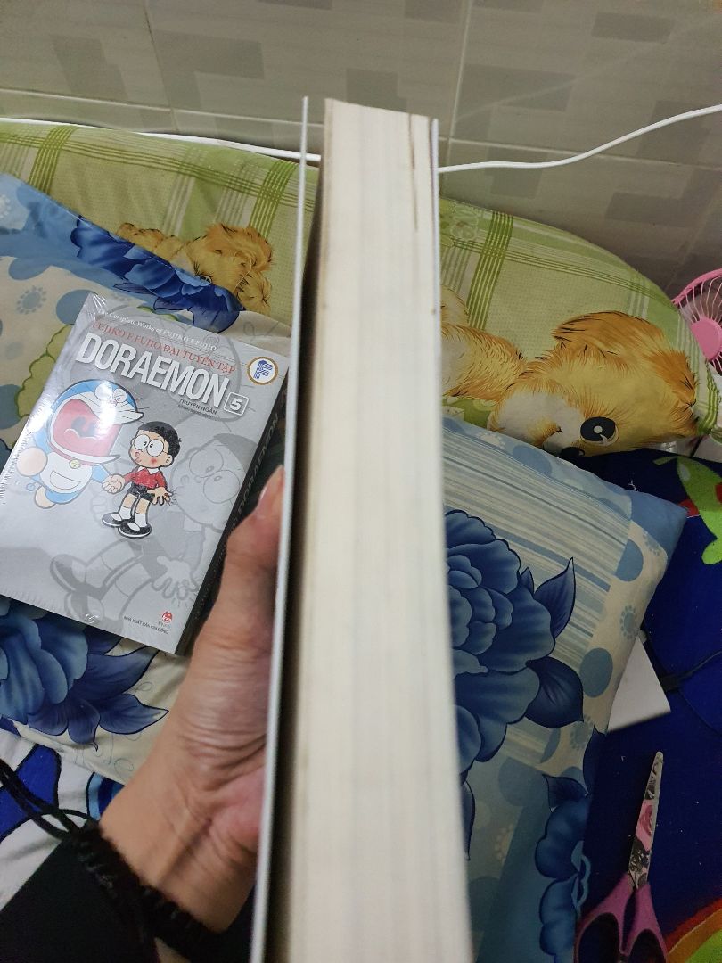 sách rất bụi, bẩn bị quăn góc. Rất không hài lòng