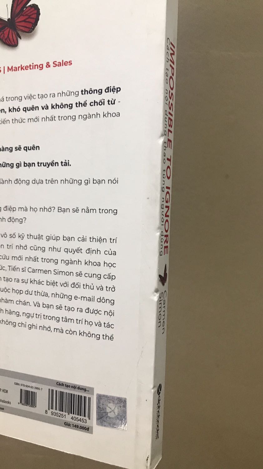 Mua sách ở Tiki rất nhiều. Giao đúng hạn hoặc rất sớm. Nhưng lần này sách hơi cũ ở mặt sau trang bìa bị trầy nhiều, dơ. Lau đi mới đở dc 1 xíu! Mong phản hồi này có ích cho phần nào việc khắc phục những trường hợp trên và làm hài lòng khách hàng hơn.