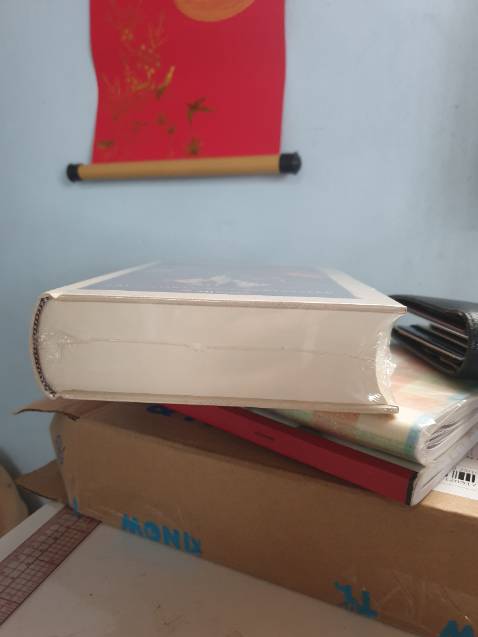 Giao hàng nhanh, mình đặt 23h30 22/10 -> 10h 23/10 nhận hàng (freeship nữa nha).
Đóng gói cẩn thận, sách mới, bìa cứng, vừa bỏ balo.
Nhân viên Diệp Chi Phong thân thiện, vui vẻ với khách.
Giá trọn gói 177k.
Sẽ ủng hộ Tiki tiếp 😇