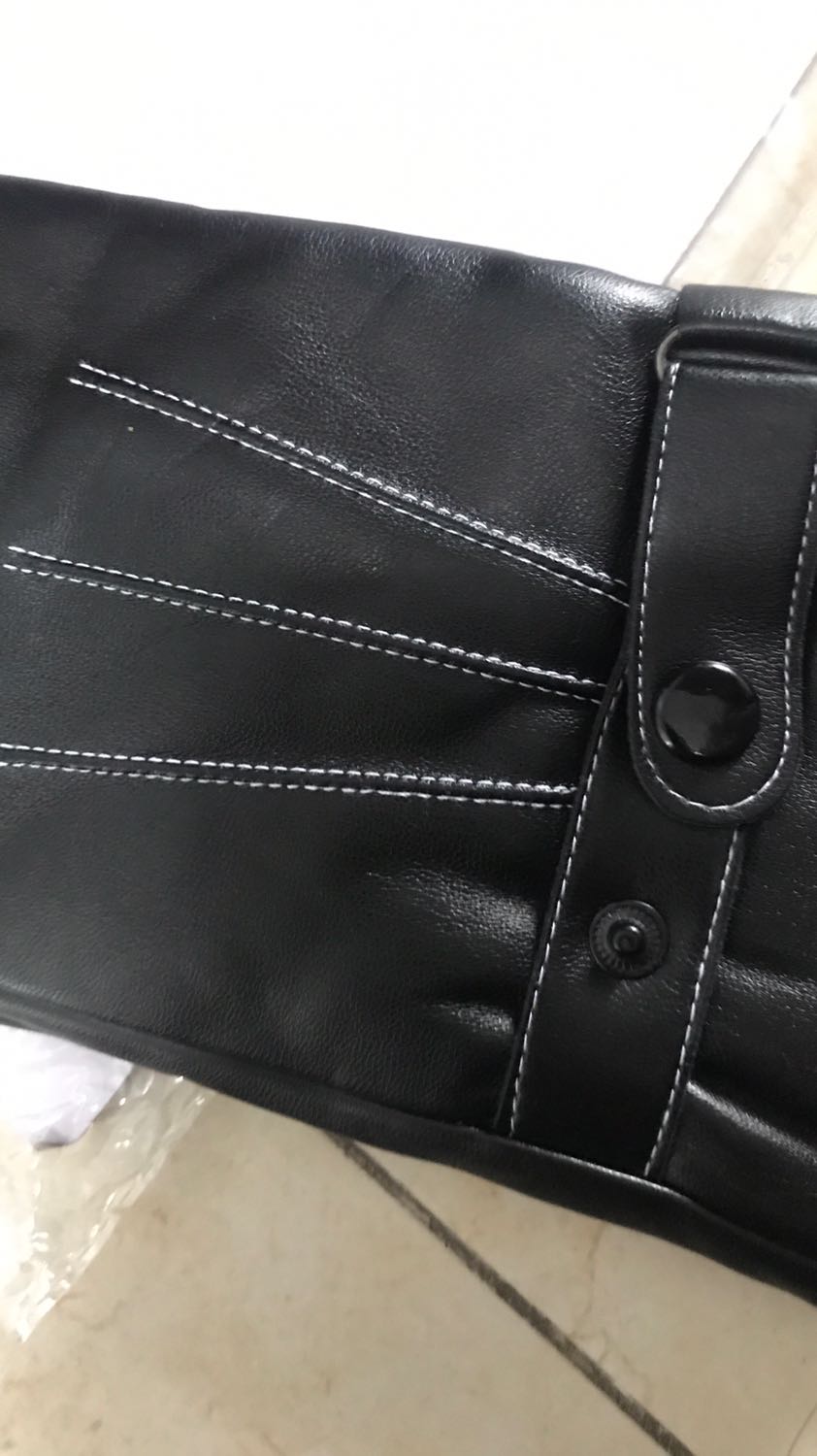 Găng tay da quá chất luôn. Chắc chắn, độ co giãn cao. Lớp nhung lông bên trong tạo cảm giác đeo bó sát từng ngón, rất ấm vào không có cám giác bị vướng bỏi các mép da thừa. Dùng quá là ok luôn. Sản phẩm đáng mua.