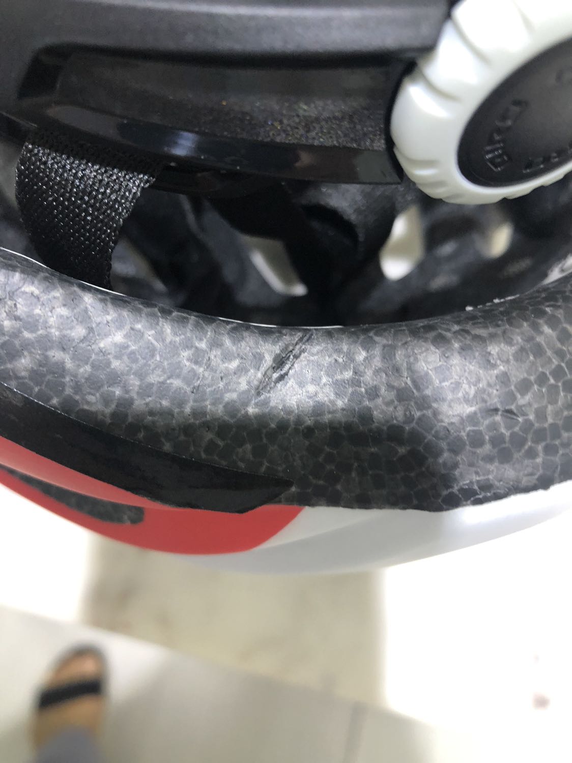 Nón bị móp vầy nè shop ơi