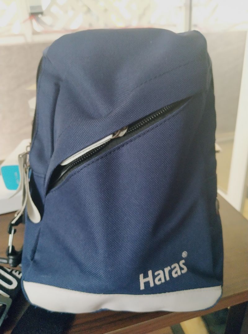 Hài lòng nhưng túi ngoài dây kéo bị hư không hay biết nhưng giá cả hợp lý và chất liệu bên. Giao hàng nhanh đóng gói cẩn thận... Hài lòng nhưng túi ngoài dây kéo bị hư không hay biết nhưng giá cả hợp lý và chất liệu bên. Giao hàng nhanh đóng gói cẩn thận...