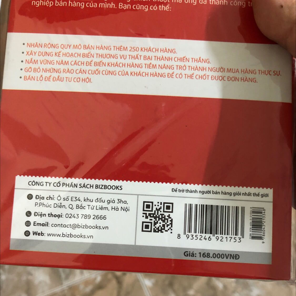 Tiki làm ăn bịp thế trên app tiki ghi giá bìa là 336k mà mua về bìa là 168k làm ăn mất uy tín quá