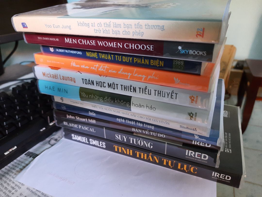 Tăng cường mua sách cuối năm để chuẩn bị cho mục tiêu không mua sách nếu chưa đọc được hết sách trong năm 2022!! Giao hàng chậm hơn dự kiến 1 ngày, sách bọc bookcare đẹp
