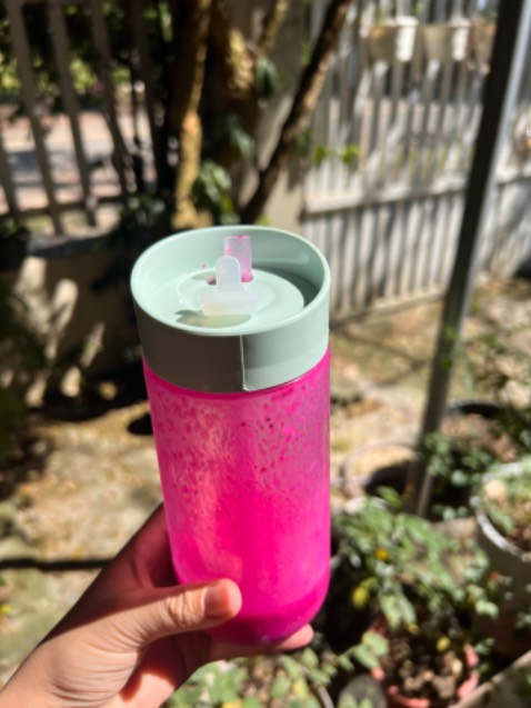 Máy dùng ổn, xay mịn mỗi tội tiếng ồn khá to..
Và mùi nhựa nặng quá dù vệ sinh phơi nắng vẫn thấy còn hôi mùi nhựa, cái ống hút ngắn vs cái bình nên ko huý phần dưới đáy đc,..
Mới dùng vài 3 lần, bền hay ko thì chưa biết nè Máy dùng ổn, xay mịn mỗi tội tiếng ồn khá to..
Và mùi nhựa nặng quá dù vệ sinh phơi nắng vẫn thấy còn hôi mùi nhựa, cái ống hút ngắn vs cái bình nên ko huý phần dưới đáy đc,..
Mới dùng vài 3 lần, bền hay ko thì chưa biết nè