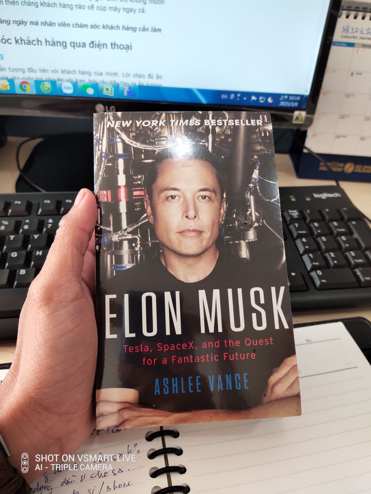 mới nhânn được sách. Đóng gói kỹ, còn nguyên seal. Bản tiếng Anh mà còn rẻ hơn cả bản tiếng Việt. Đáng đồng tiền!