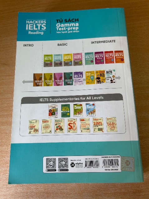 Sách siêu dày, hơn 500tr kể cả đáp án chú thích.
Mình có mua cuốn Lis với Wri bản cũ rùi, nay mua thêm cuốn Read với Speak thấy bản mới nè. Sách siêu chi tiết, còn lại là do bản thân mìn chăm ko thouu~