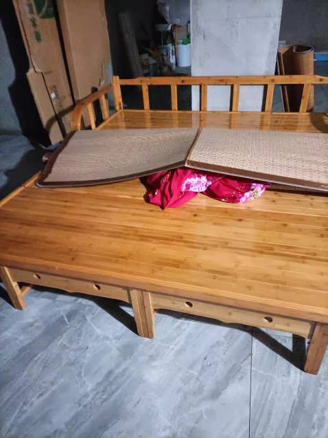 Nó dễ lắp ráp hơn, tổng thể chắc chắn, vật liệu tốt hơn và việc gấp lại chiếm ít không gian hơn