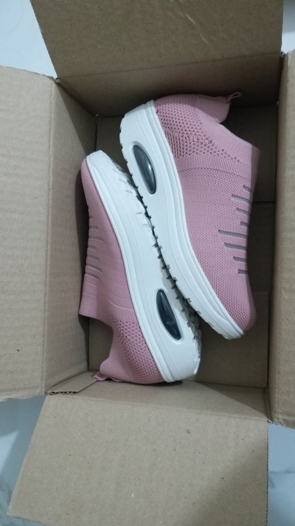 Hi shop. Mình vừa nhận được đơn hàng đôi giày này (mã GN357) hôm qua (22/12) nhưng size 37 người nhà mang vào khá rộng. Cho hỏi mình có thể gửi lại shop đôi giày để shop đổi lại đôi khác size 36 giúp mình được không?