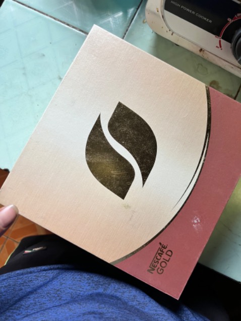 Giao hàng nhanh cà phê ngon mà bao bì cũ quá có bụi nhiều, này mua uống k sao chứ đem đi tặng nhìn bẩn