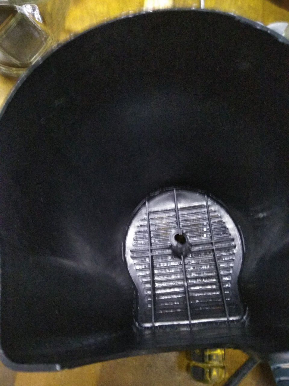 giao hàng  quá lâu  , hàng  bị  bể   nơi  bắt  ốc  vít giao hàng  quá lâu  , hàng  bị  bể   nơi  bắt  ốc  vít