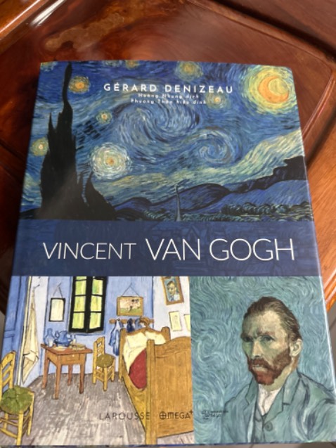 Vincent Van Gogh là một hoạ sĩ quá nổi tiếng thời nay. Cuộc đời và hành trình sự nghiệp của ông được truyền tải đầy đủ qua cuốn sách này. Đặc biệt, những tác phẩm được nêu ra  của hoạ sĩ trong cuốn sách này được chú giải cẩn thận, chỉn chu.