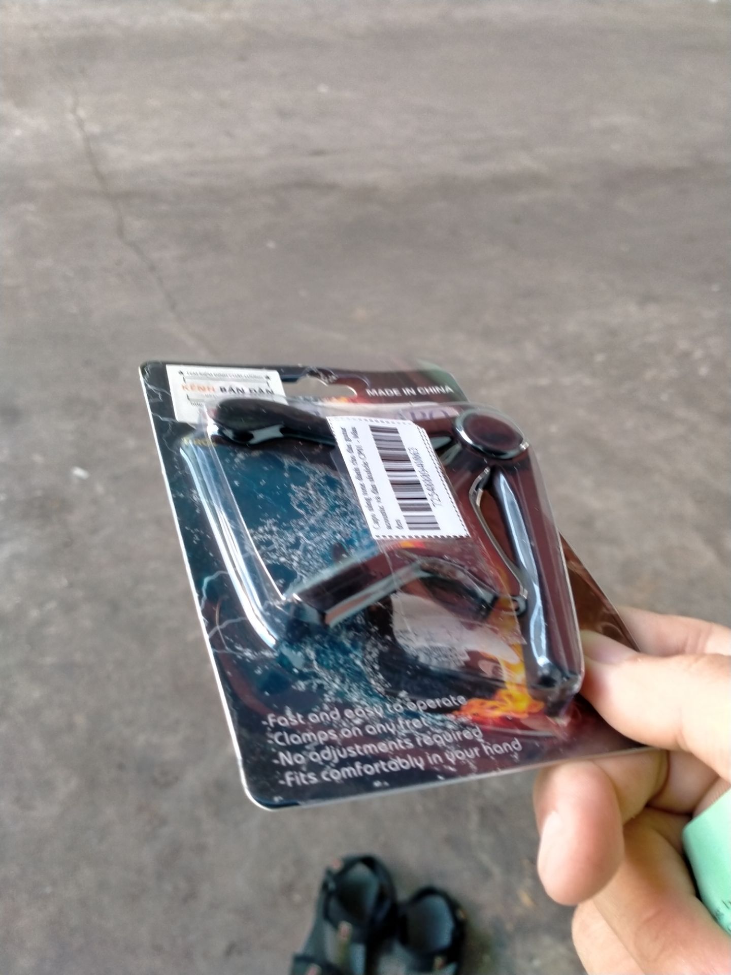 capo nhỏ gọn, vừa tay và rất êm