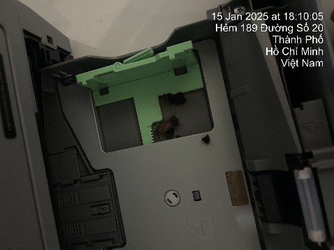 Ngoại trang đẹp. In rõ nét. Nhưng tiếng hới lớn.
Đặc biệt đc Bonus thêm 1 chua “tiểu cường” đã bị khô queo trong khay giấy. K biết bên trong máy có bị cắn xé gì k nữa. Sử dụng time mới rõ đc.