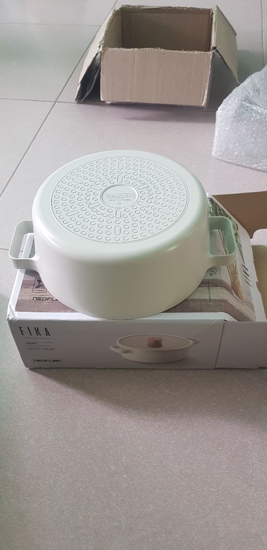 SẢN PHẨM:
- Kích thước: hơi nhỏ so với mình nghĩ.
- Chất lượng: đúng mô tả, đẹp, tinh xảo, good!
VẬN CHUYỂN:
- giao hàng nhanh.
- điểm trừ là bên shiper xếp đồ quá nhiều, chèn móp méo thùng đồ của mình và bẩn.
☆ nhưng mình vẫn cho 5 sao vì shop tư vấn nhiệt tình!!!