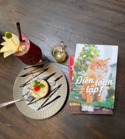 Chưa đọc nhưng bìa đẹp 
Giao hàng nhanh
Mỗi tội không có quà tăngn thêm