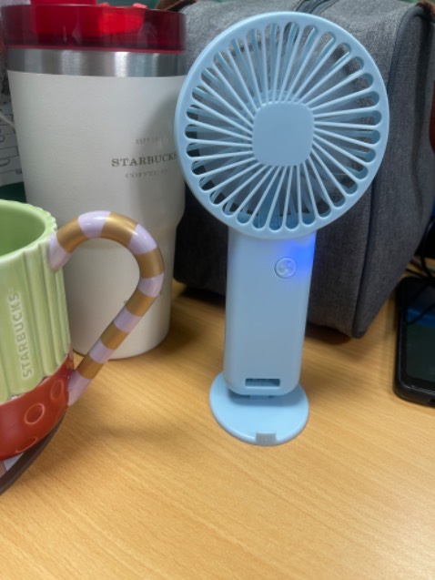 Quạt dùng tốt, shop phản hồi thông tin nhanh