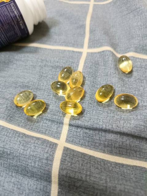 Tanh. Cảm nhận chả khác gì mấy lọ dầu cá thường. Quảng cáo của Đức nghe sang mồm quá. Chắc tự đút 12 viên rồi đóng lọ, dán mác. Ko có tem hay cái gì đó chứng minh hàng xịn của Đức cả