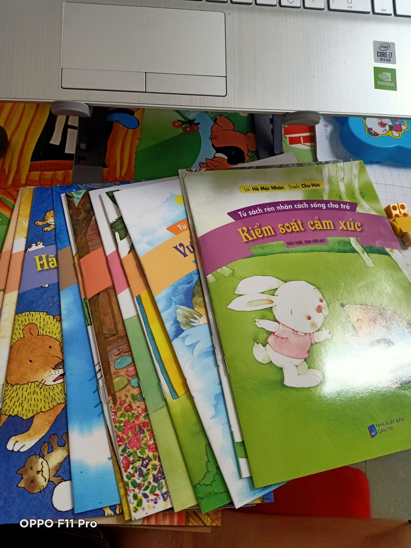 sách đẹp, có ý nghĩa nhân văn, giao hàng nhanh trong mùa dịch. cám ơn shop đã bán hàng tận tâm. chúc shop ngày càng phát triển.