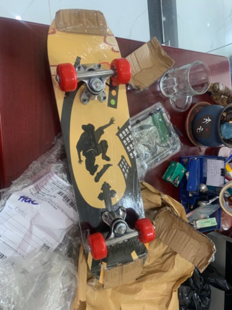 Treo đầu dê bán thịt ***.
Không giống mẫu, ván thì yếu ớt .
*** quần thí pà