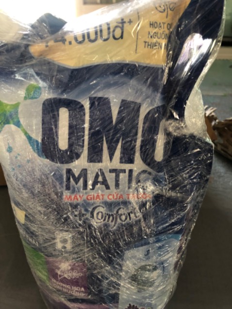 Shop giao hàng nhanh đóng gói cẩn thận, mua tại mall nên yên tâm về chất lượng. Dùng cho máy giặt cửa trước nên ít bọt, giặt sạch và có mùi thơm nhẹ, rất thích