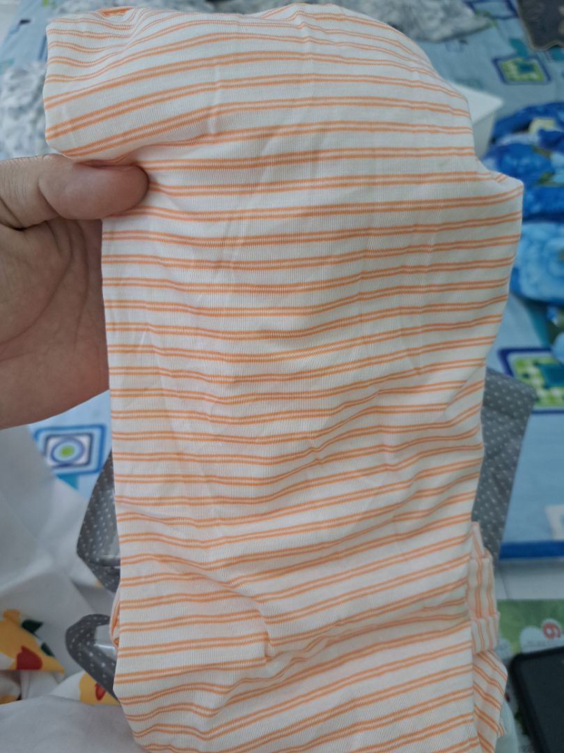 chất liệu vải mỏng nhẹ thoáng mát .