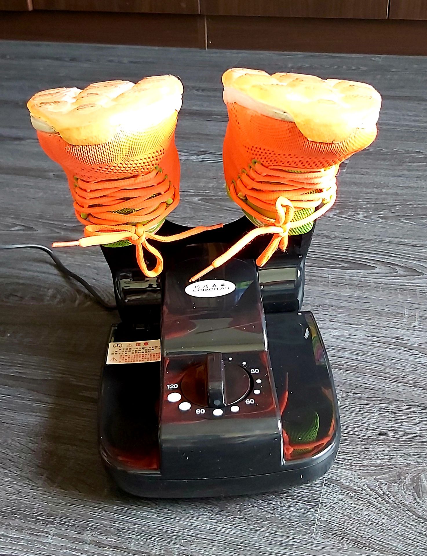 Sản phẩm chất lượng phù hợp với giá tiền. Thiết kế gọn nhẹ, mình mới dùng 1 lần nên chưa nhận xét được nhiều. Quạt gió kêu êm, phả hơi nóng vừa phải... mình tiếp tục trải nghiệm 😋.
Shop bọc hàng cẩn thận, tuy nhiên giao hàng ko đúng mẫu giới thiệu trên gian hàng.
Mình đặt hàng qua Tiki rất nhanh và tiện lợi, thêm nữa mình nhận được nhiều ưu đãi từ Tiki nên mình chỉ phải thanh toán 68k cho món hàng này. Like & Thanks!