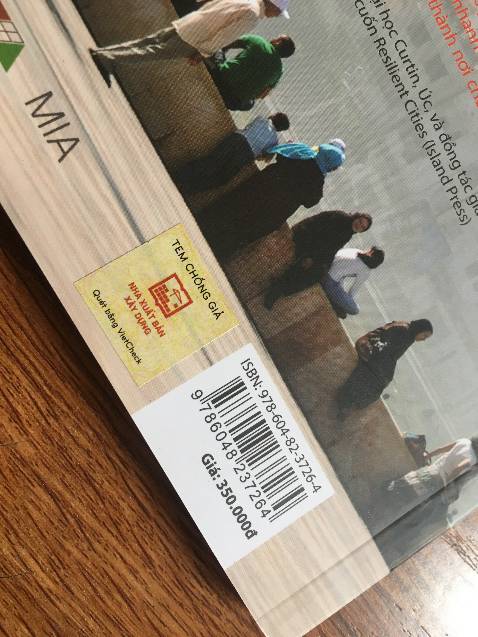 Một cuốn sách rất hay mà mình rất ngưỡng mộ nhóm xuất bản, khi đã biên tập cuốn sách. Tem của NXB Xây dựng nhìn yêu ghê