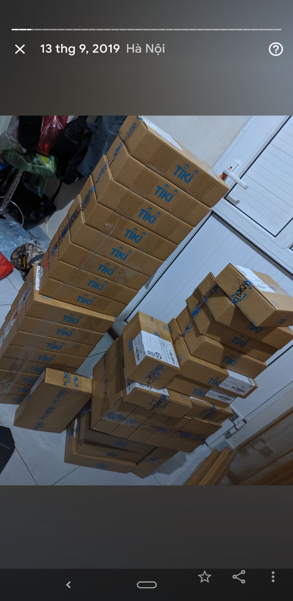 Tai nghe ko ôm tai và cứng
nghe tạm ổn nhưng nghe lâu đau tai