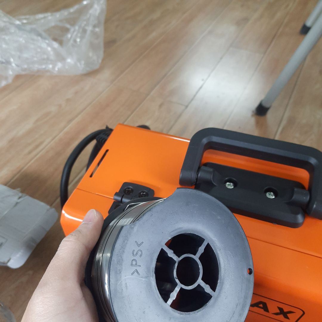 vỏ máy xước. 2 bản lề vễ hết. hộp cuộn hàng vỡ