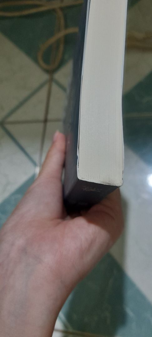 sách bị sần gáy, bẩn. bù lại tiki giao nhanh. nhưng với con người yêu sách như mạng là mình thì cũng xót lắm😢