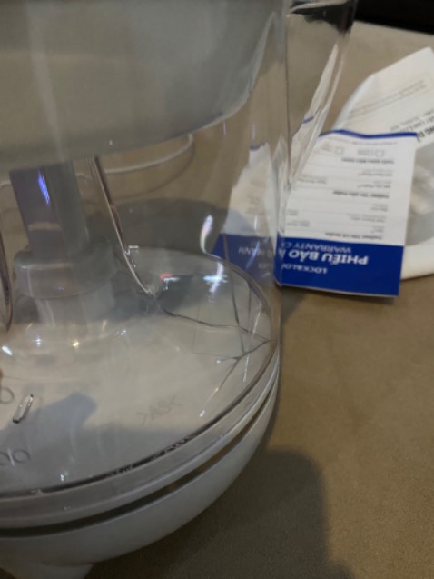 Giao tới hàng bị cấn bể từ lúc nào, hộp thì nguyên vẹn mà mở ra thì sản phẩm bị cấn bể như vật nhọn rơi trực tiếp vào sp. App tiki thì giải quyết lâu lắc chả có cái gì rõ ràng. Đang cần dùng mà nhận lại sản phẩm chả ra sao. Tôi liên hệ ngay sau khi shipper giao xong chưa tới 5ph. Quá tệ quá thất vọng