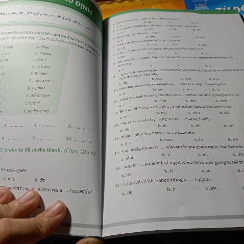 Chx học xong nên ko thể đánh giá toàn diện. Nhưng nói chung là ổn, kiến thức ok, màu sách đẹp mắt, giấy thơm. Tùy theo cảm nhận mỗi người mà biết có nên chỉ học 1 bộ sách ko. Mình nghĩ mấy bạn thi chuyên Anh cần mua thêm, ko phải là sách ko đủ mà làm nhiều bài, nhiều sách sẽ tốt hơn😉. Nên mua nha mọi người 🤗
