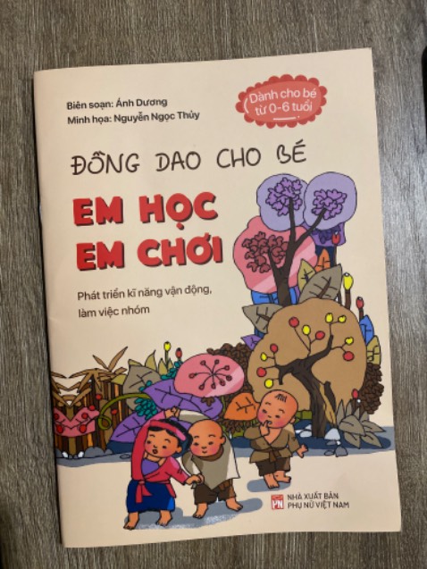 Tiki giao hàng nhanh, đúng hẹn.
Nhà bán đóng gói cẩn thận. 
Sách tuy ngắn nhưng giấy không quá mỏng, font chữ in dễ nhìn. Hiện không có bình luận gì nhiều về nội dung.