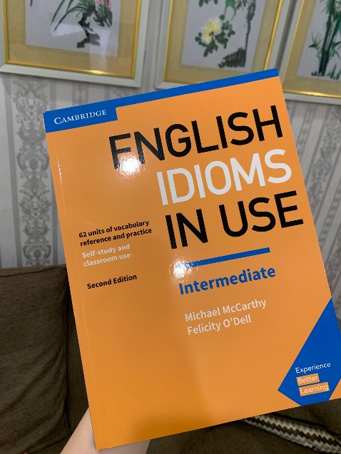 Nhà sách giao hàng siu nhanh, mới đặt hôm trước mà hôm sau đã nhận được sách. Sách nội dung hay, dễ hiểu, đẹp, có màu, có đáp án rõ ràng. Hi vọng học sẽ tăng được điểm số.
