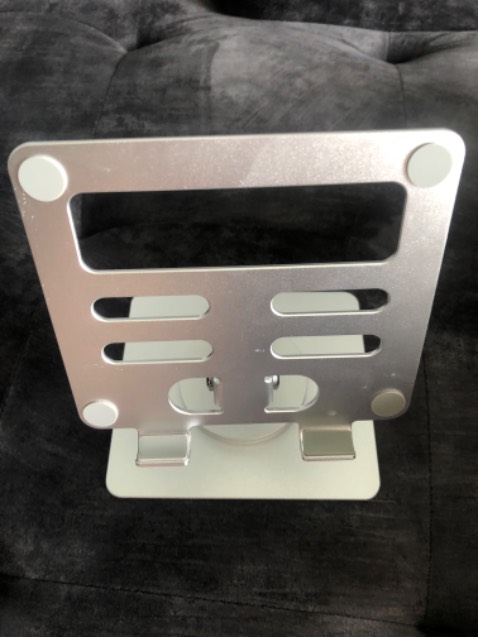 Giá đỡ hợp kim chất lượng, trc có mua có bé nhà xài ipad vs giá cố định nay shop có loại này mình thấy tiện lợi hơn ở chỗ xoaay 369 độ, độ hoàn thiện sp cao