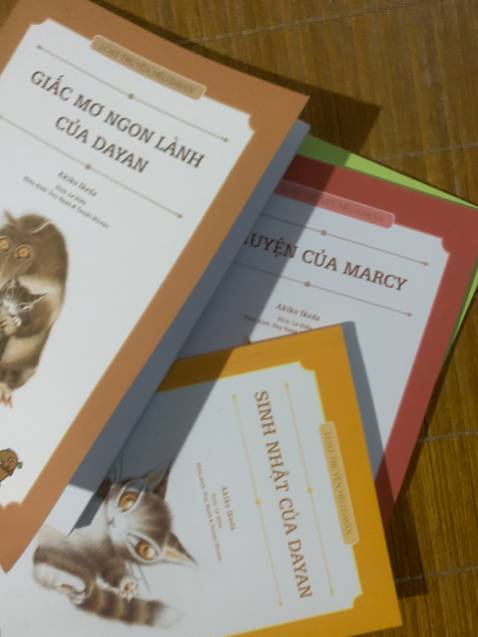 màu sắc đẹp sách cầm dày dặn chất lượgn, hình vẽ nét chì thân thiện với mắt của con, trộm vía quá