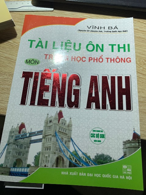 shop giao sai hàng. trên hình 1 quyển giao về quyển khác